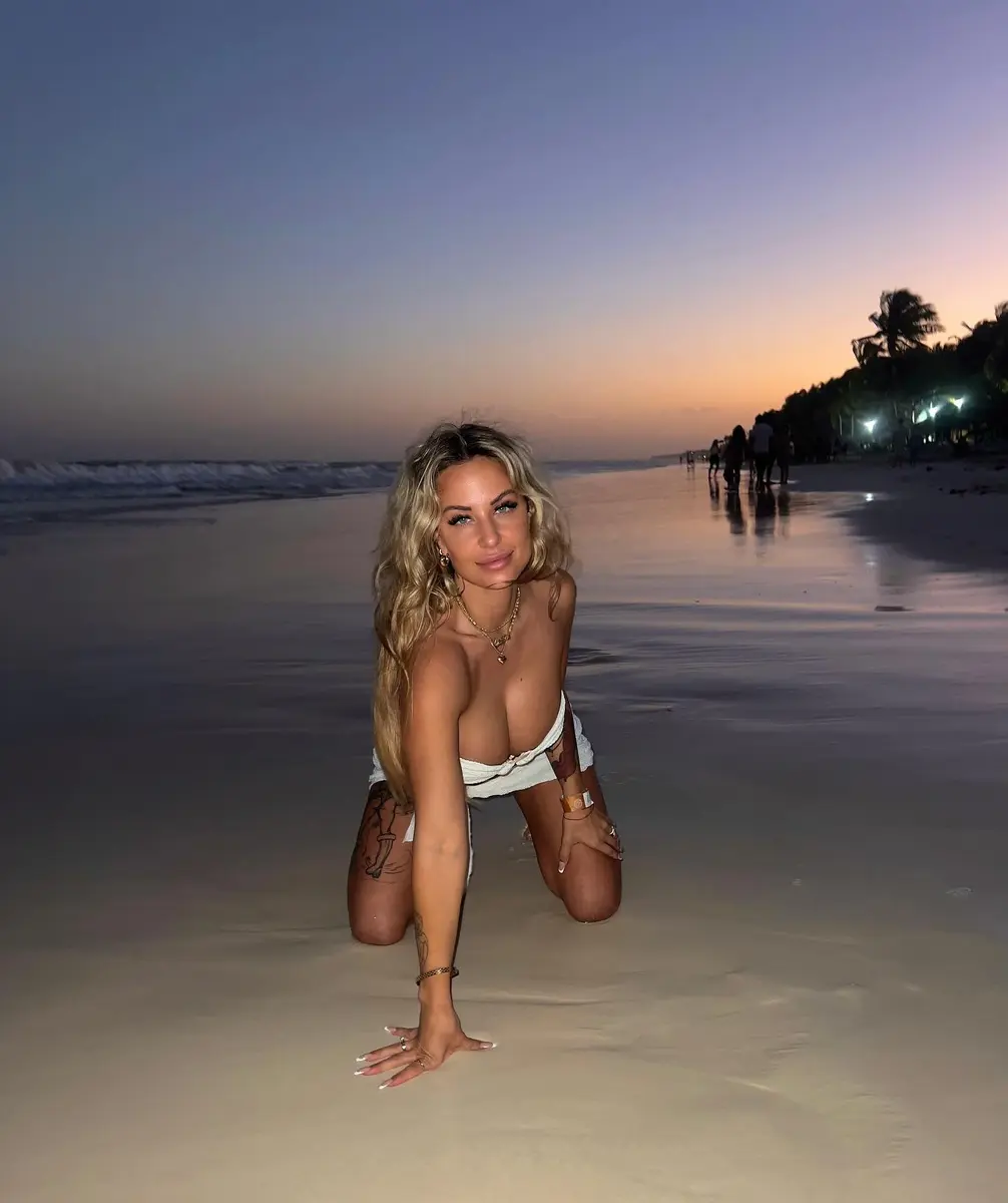 Cassandra escort in Istanbul