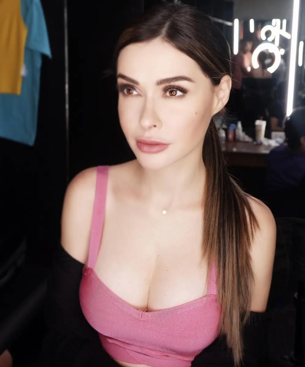 Charlotte escort in Istanbul