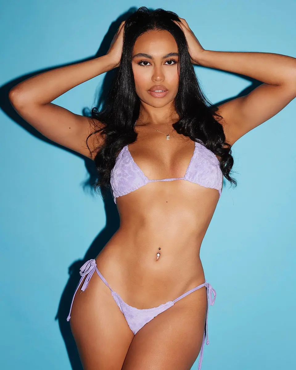 Ella escort in Istanbul