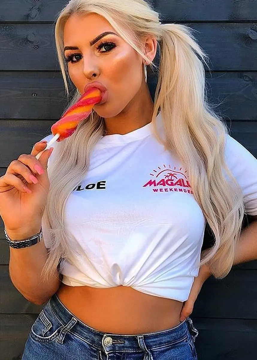 Elle escort in Istanbul