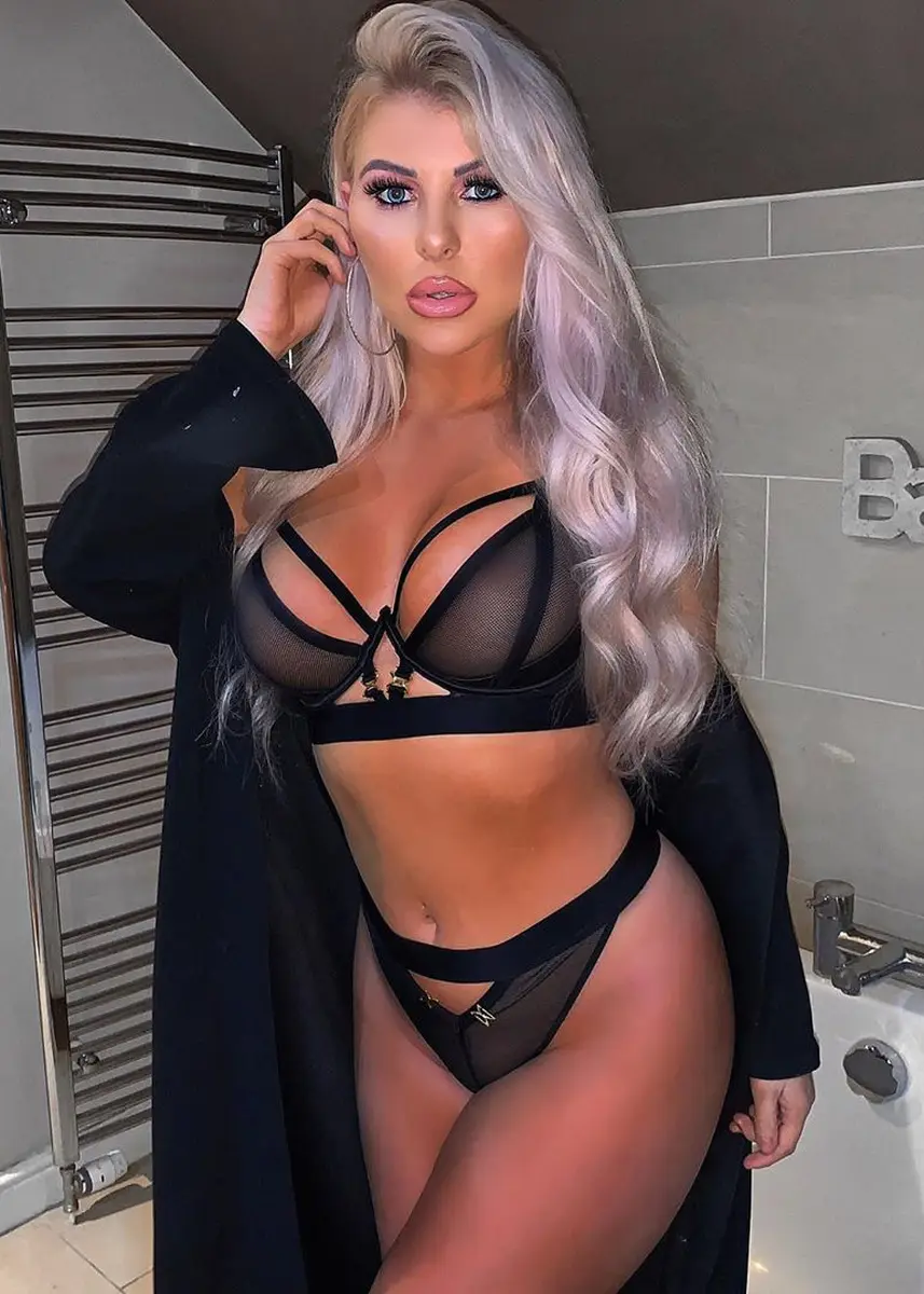 Elle escort in Istanbul