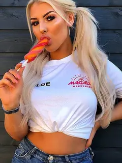 Elle escort in Istanbul