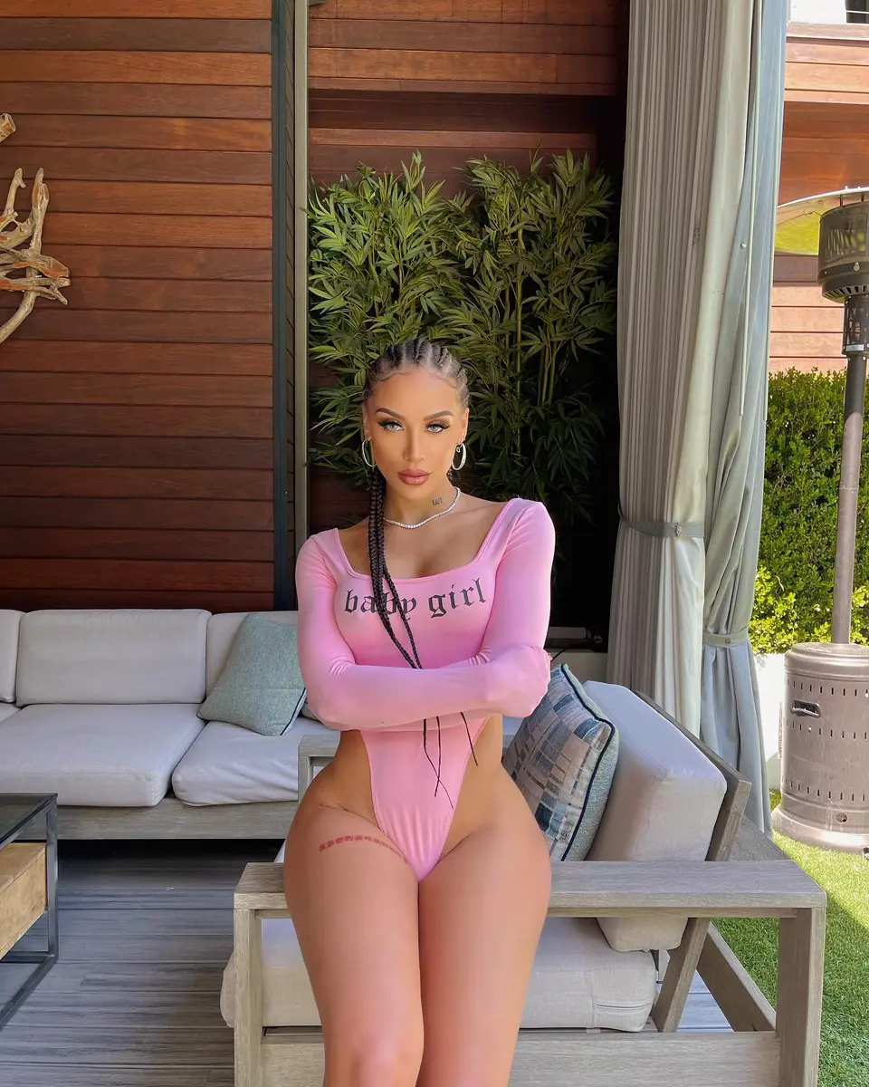 Olivia escort in Istanbul