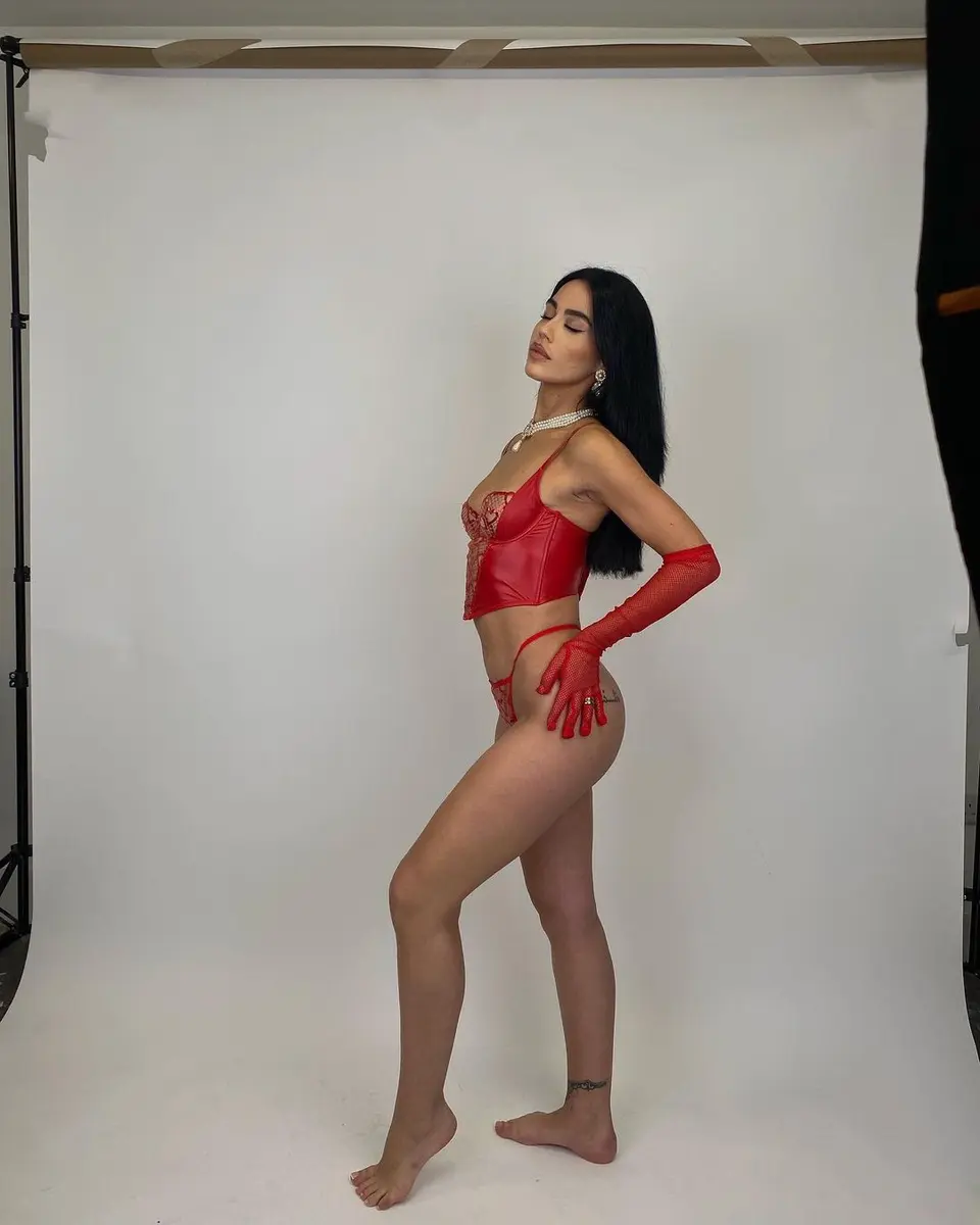 Simona escort in Istanbul