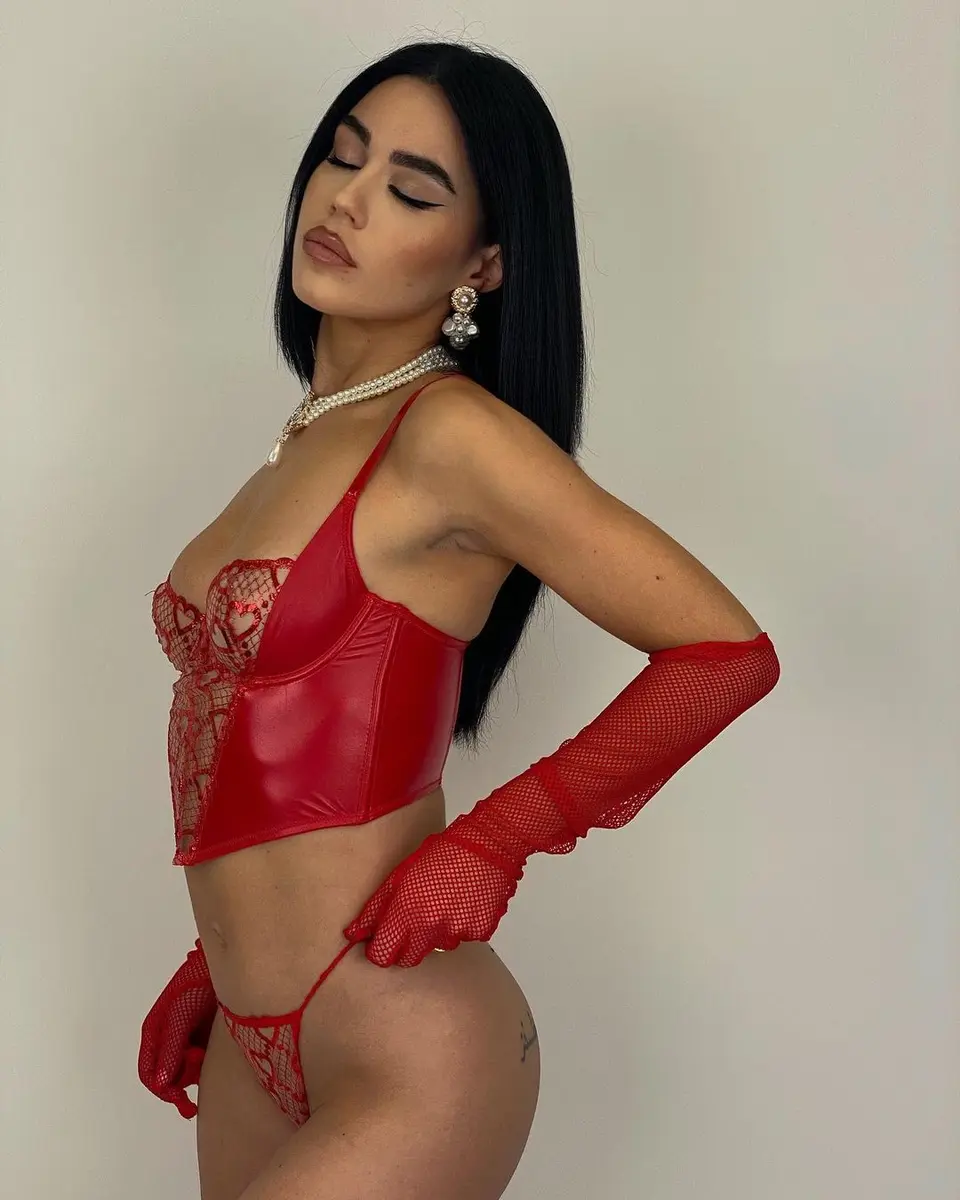 Simona escort in Istanbul