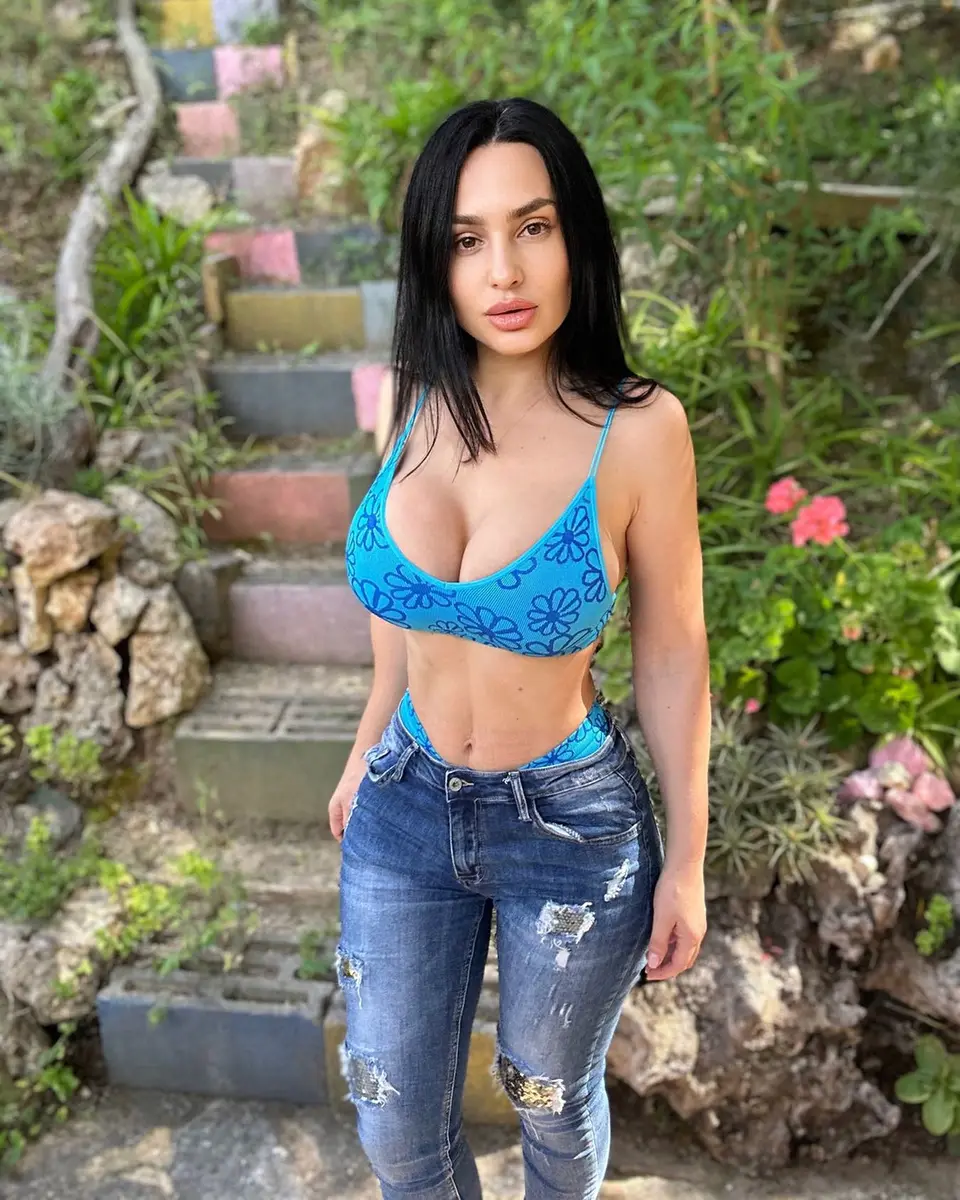 Winifred escort in Istanbul