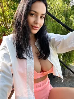 Winifred escort in Istanbul